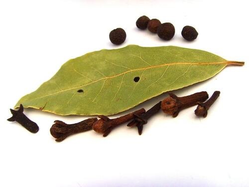 Benefits of Cloves and Bay Leaves